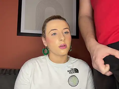 Snapshot of Strongqueen chatting on December 14, 2024, 8:18 pm Strongqueen online show from December 14, 2024, 8:18 pm