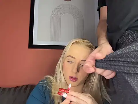 Snapshot of Strongqueen chatting on December 28, 2024, 8:04 pm Strongqueen online show from December 28, 2024, 8:04 pm