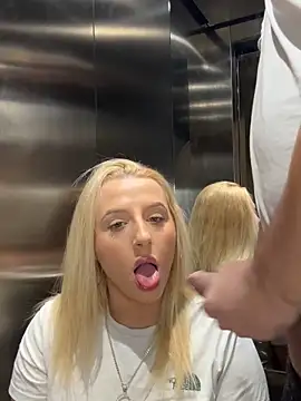 Snapshot of Strongqueen chatting on January 12, 2025, 2:24 am Strongqueen online show from January 12, 2025, 2:24 am