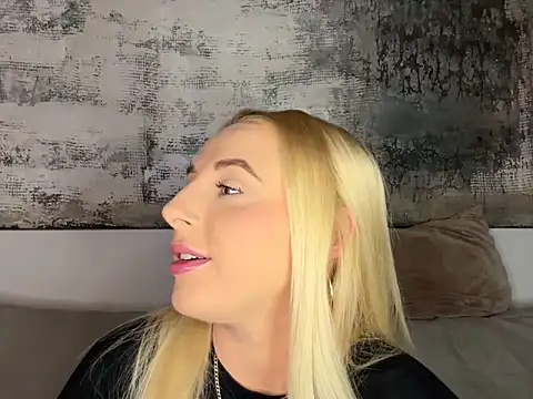 Snapshot of Strongqueen chatting on January 20, 2025, 7:25 pm Strongqueen online show from January 20, 2025, 7:25 pm