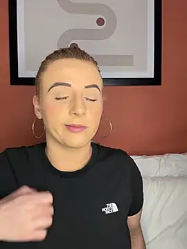 Snapshot of Strongqueen chatting on February 26, 2025, 6:32 pm Strongqueen online show from February 26, 2025, 6:32 pm