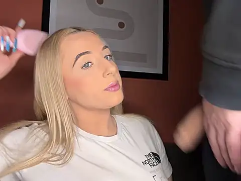 Snapshot of Strongqueen chatting on March 15, 2025, 9:49 pm Strongqueen online show from March 15, 2025, 9:49 pm