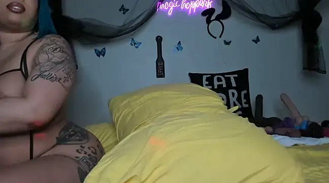 Snapshot of ThickAssRena chatting on January 30, 2025, 8:11 am ThickAssRena online show from January 30, 2025, 8:11 am