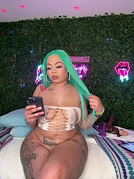 Snapshot of ThickAssRena chatting on February 13, 2026, 1:51 pm ThickAssRena online show from February 13, 2026, 1:51 pm