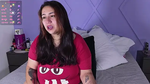 emmajohnss online show from December 3, 2025, 4:42 am