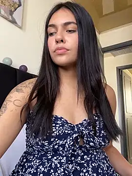 DaphneUwu online show from January 13, 2025, 4:19 pm