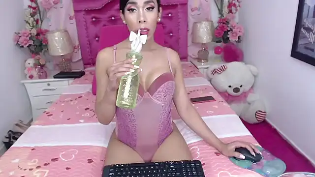 Divaxhermosa online show from January 24, 2025, 1:24 am