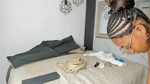 kristyl paez online show from March 27, 2026, 7:02 pm