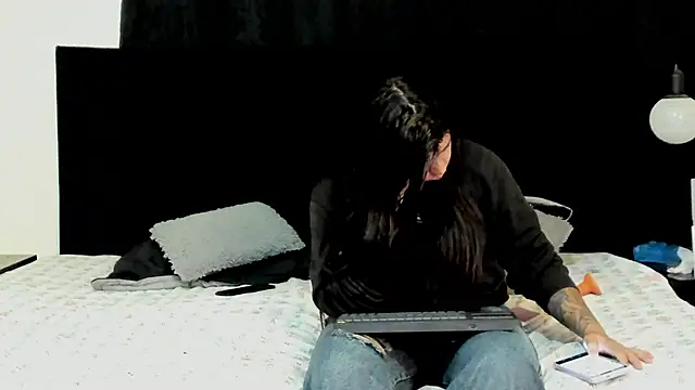 lissandthor13 online show from December 16, 2025, 10:53 am