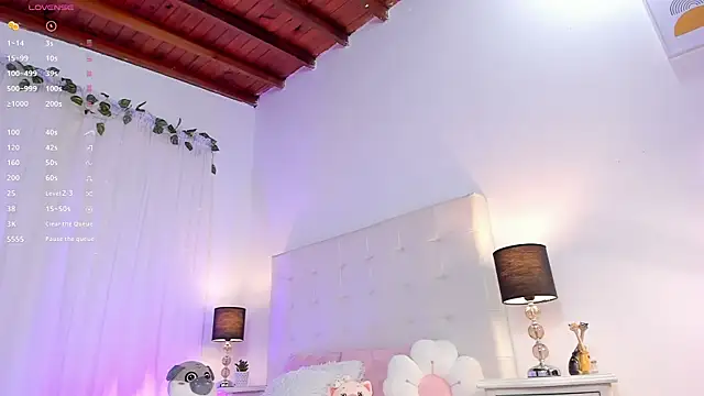 tatikiss  online show from September 11, 2025, 11:32 am