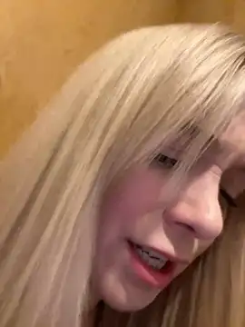 CherryAuroraa online show from December 9, 2024, 2:39 pm