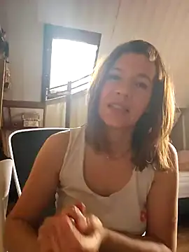 Snapshot of Lina_lou4 chatting on February 21, 2025, 7:23 am Lina lou4 online show from February 21, 2025, 7:23 am