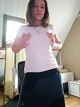 Snapshot of Lina_lou4 chatting on February 22, 2025, 9:01 am Lina lou4 online show from February 22, 2025, 9:01 am