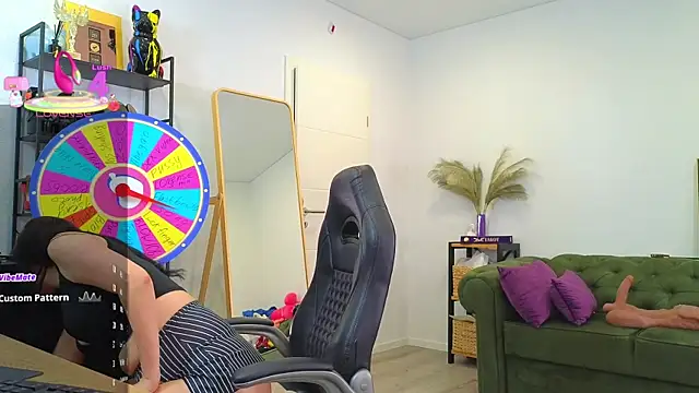 EvaKeks online show from April 18, 2026, 7:07 pm