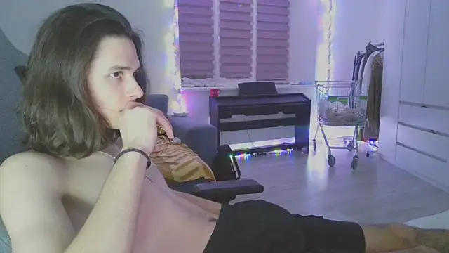 CandyChell online show from February 7, 2025, 8:42 pm