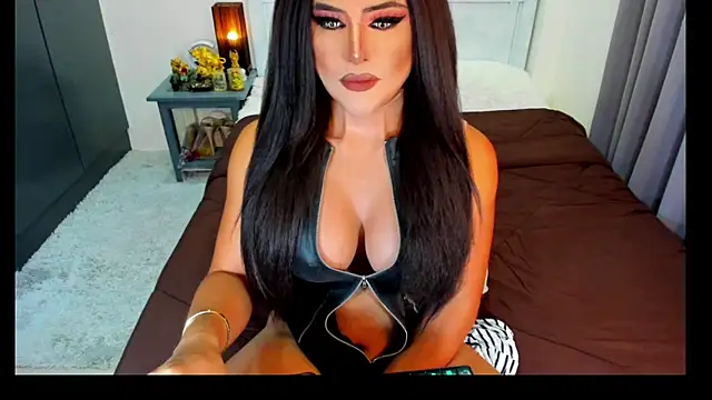 MissNaughtyTyra online show from June 5, 2026, 1:34 am