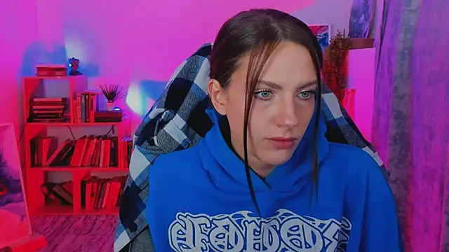 Snapshot of EmilyWilden chatting on October 2, 2025, 8:32 am EmilyWilden online show from October 2, 2025, 8:32 am
