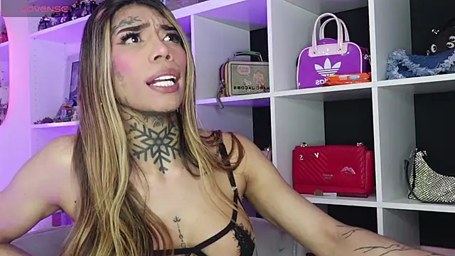 Snapshot of caroline_cossei chatting on March 18, 2025, 4:37 pm caroline cossei online show from March 18, 2025, 4:37 pm