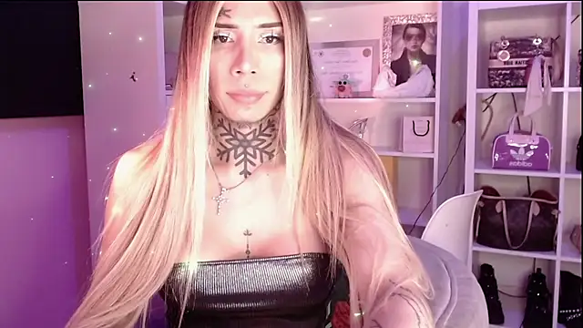 Snapshot of caroline_cossei chatting on October 3, 2025, 5:04 am caroline cossei online show from October 3, 2025, 5:04 am