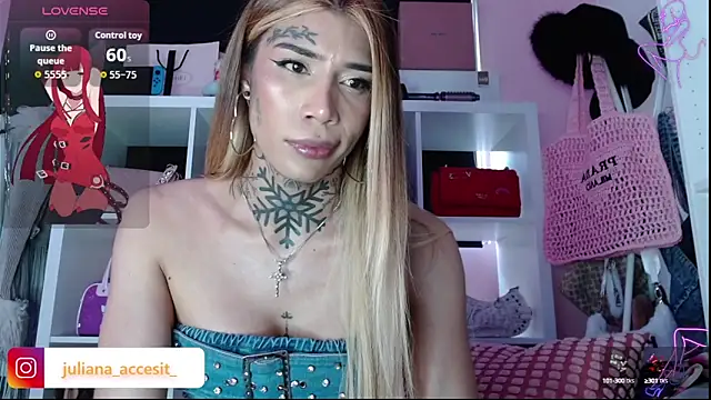 Snapshot of caroline_cossei chatting on October 11, 2025, 9:46 pm caroline cossei online show from October 11, 2025, 9:46 pm