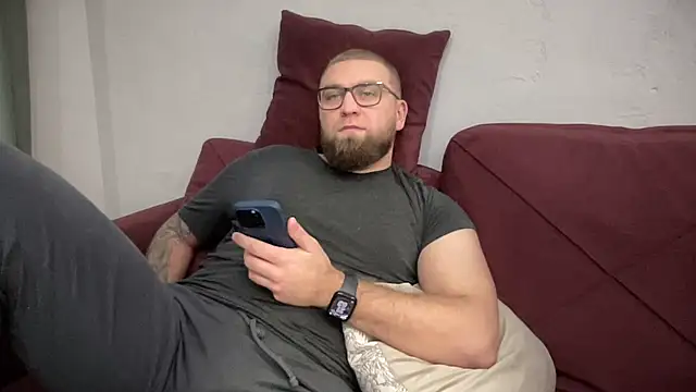 Bear bear  online show from February 5, 2025, 6:04 pm