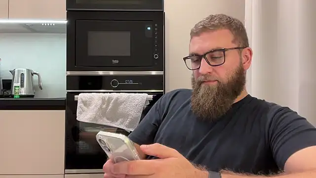 Bear bear  online show from December 21, 2025, 2:02 pm