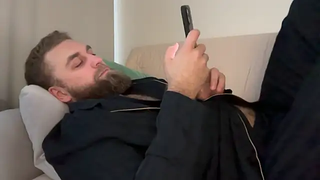 Bear bear  online show from February 25, 2026, 2:37 pm