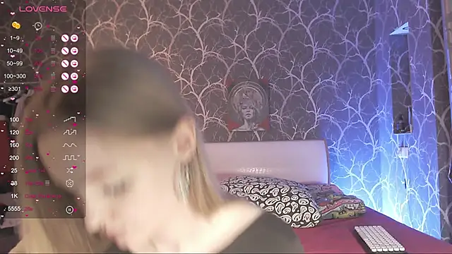 MiaMiaMeow online show from November 29, 2025, 3:04 pm