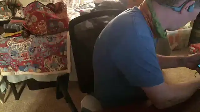 MormonPineapples online show from October 19, 2025, 4:02 am