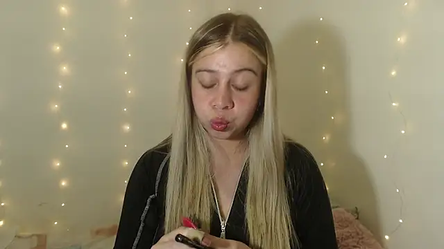 SweetSofty online show from September 28, 2025, 2:39 am