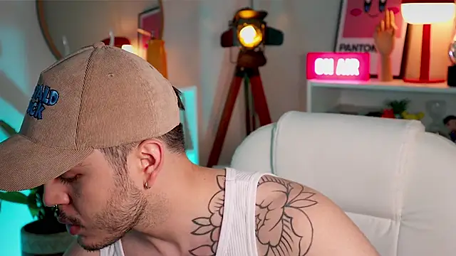 Arkaikomz online show from October 13, 2025, 11:49 pm