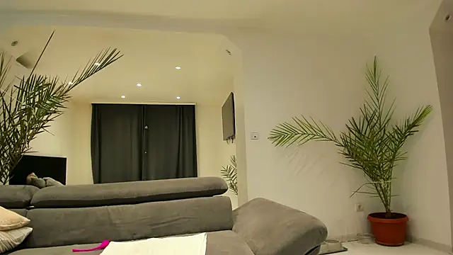 MissPanthera online show from February 26, 2025, 2:14 pm