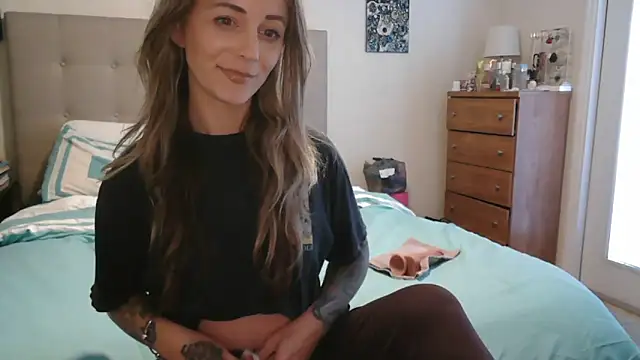 Heyitsmee33 online show from February 21, 2026, 8:54 pm