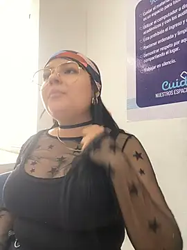 Snapshot of lucyferna chatting on October 29, 2025, 8:10 pm lucyferna online show from October 29, 2025, 8:10 pm