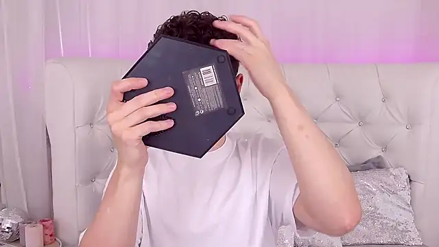 RobbyCharming online show from September 18, 2025, 3:41 am