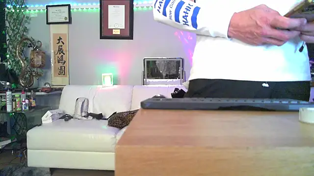 OSIRlS online show from October 18, 2025, 10:27 am