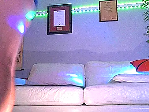 OSIRlS online show from December 18, 2025, 1:50 pm