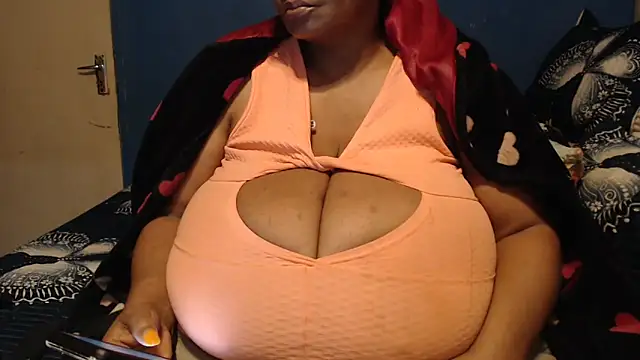 CUTEFIRMMELONSS online show from September 17, 2025, 8:32 pm