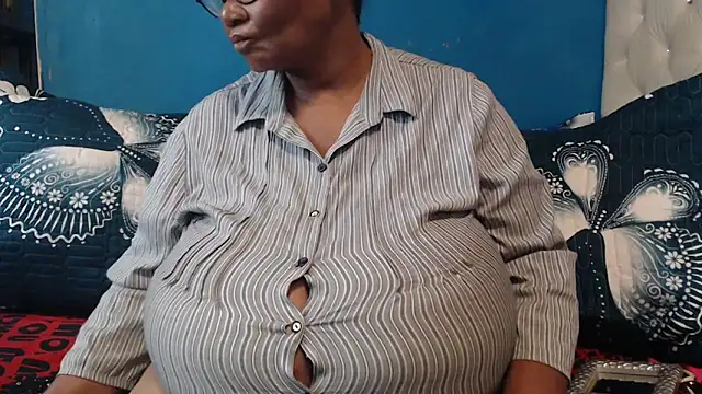 CUTEFIRMMELONSS online show from February 24, 2026, 7:17 am