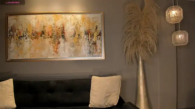 MariamRivera  online show from February 20, 2025, 9:55 am