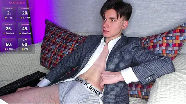 maxboy4 online show from February 3, 2025, 8:24 pm