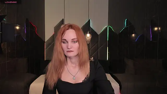 Snapshot of SaraSubtlety chatting on November 14, 2025, 1:32 pm SaraSubtlety online show from November 14, 2025, 1:32 pm