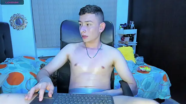 Snapshot of Christ_Miller3 chatting on February 22, 2025, 4:29 am Christ Miller3 online show from February 22, 2025, 4:29 am