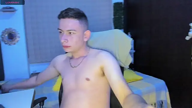 Snapshot of Christ_Miller3 chatting on March 2, 2025, 12:42 am Christ Miller3 online show from March 2, 2025, 12:42 am