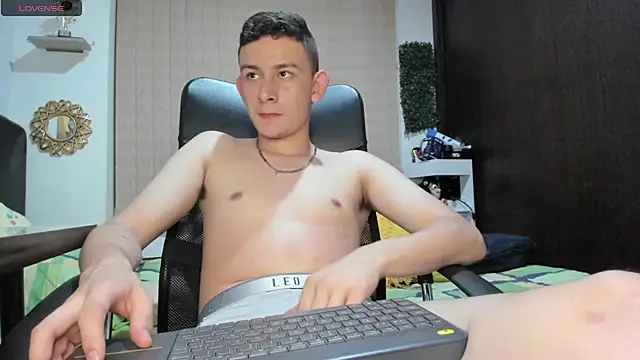 Snapshot of Christ_Miller3 chatting on March 22, 2025, 2:16 am Christ Miller3 online show from March 22, 2025, 2:16 am