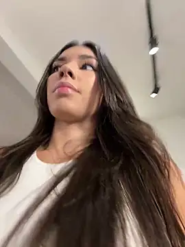 EllaSanz  online show from March 11, 2025, 9:15 pm