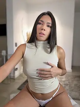 EllaSanz  online show from November 7, 2025, 10:32 pm