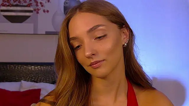 VirginieCruz online show from October 13, 2025, 7:25 pm