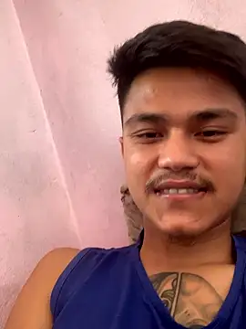 Hullax online show from April 17, 2026, 4:48 am