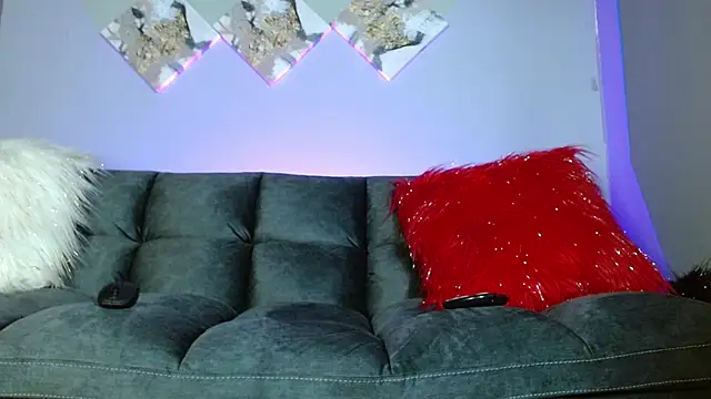 Karina Yang online show from March 17, 2025, 11:00 pm